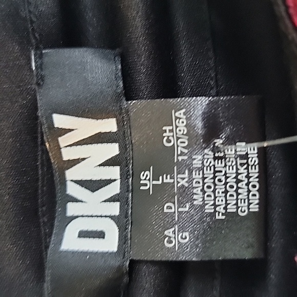 DKNY NWT PRINTED FUNNEL NECK SLEEVELESS TOP SZ LARGE - Picture 12 of 12